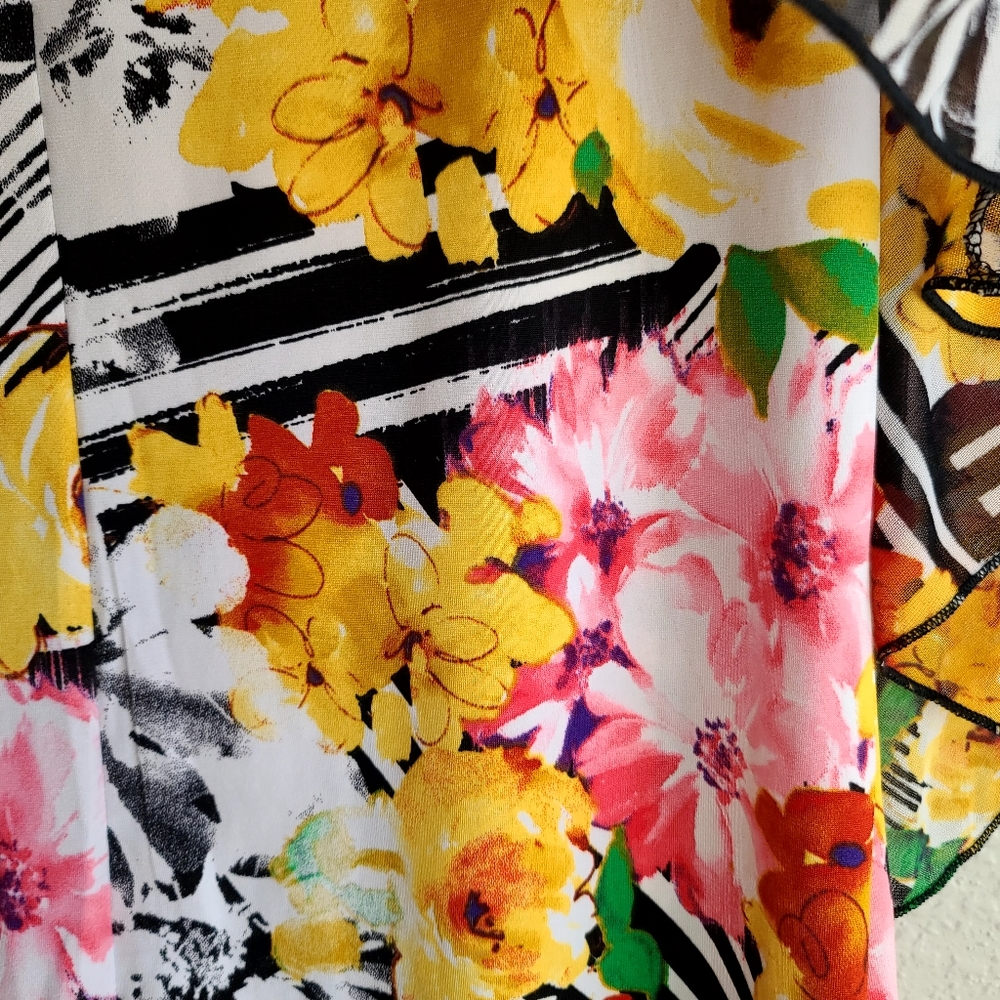 Suzie in the City floral/geometric pattern design, top has sheer overlay, medium - Picture 7 of 7